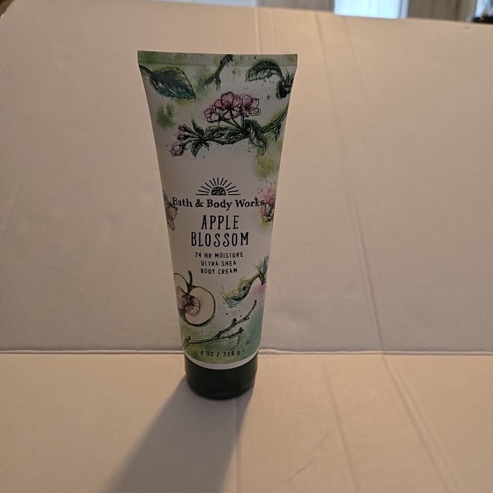 Bath & Body Works Apple Blossom Ultra Shea Body Cream 8 Oz